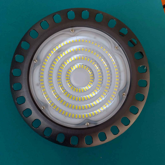 Подвесной светильник для склада UFO 50 Вт. 