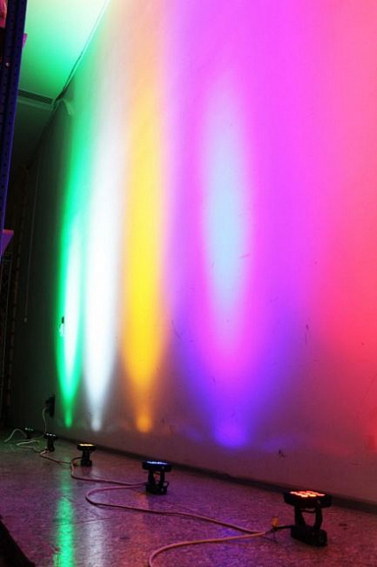 Cветодиодный прожектор разных цветов