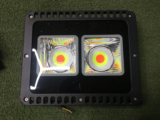 Cветодиодный прожектор rgb с пультом 100w