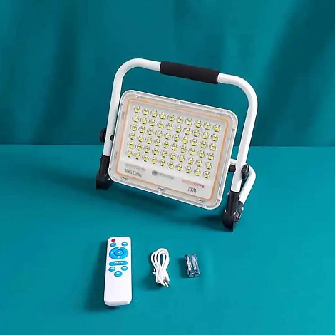 LED прожектор с аккумулятором 100 ватт