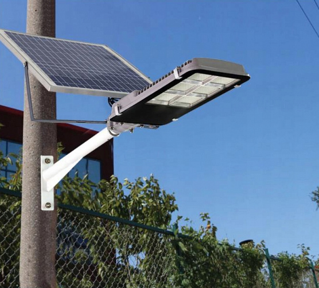 Светодиодный светильник уличный с солнечной батареей 60 ватт.  